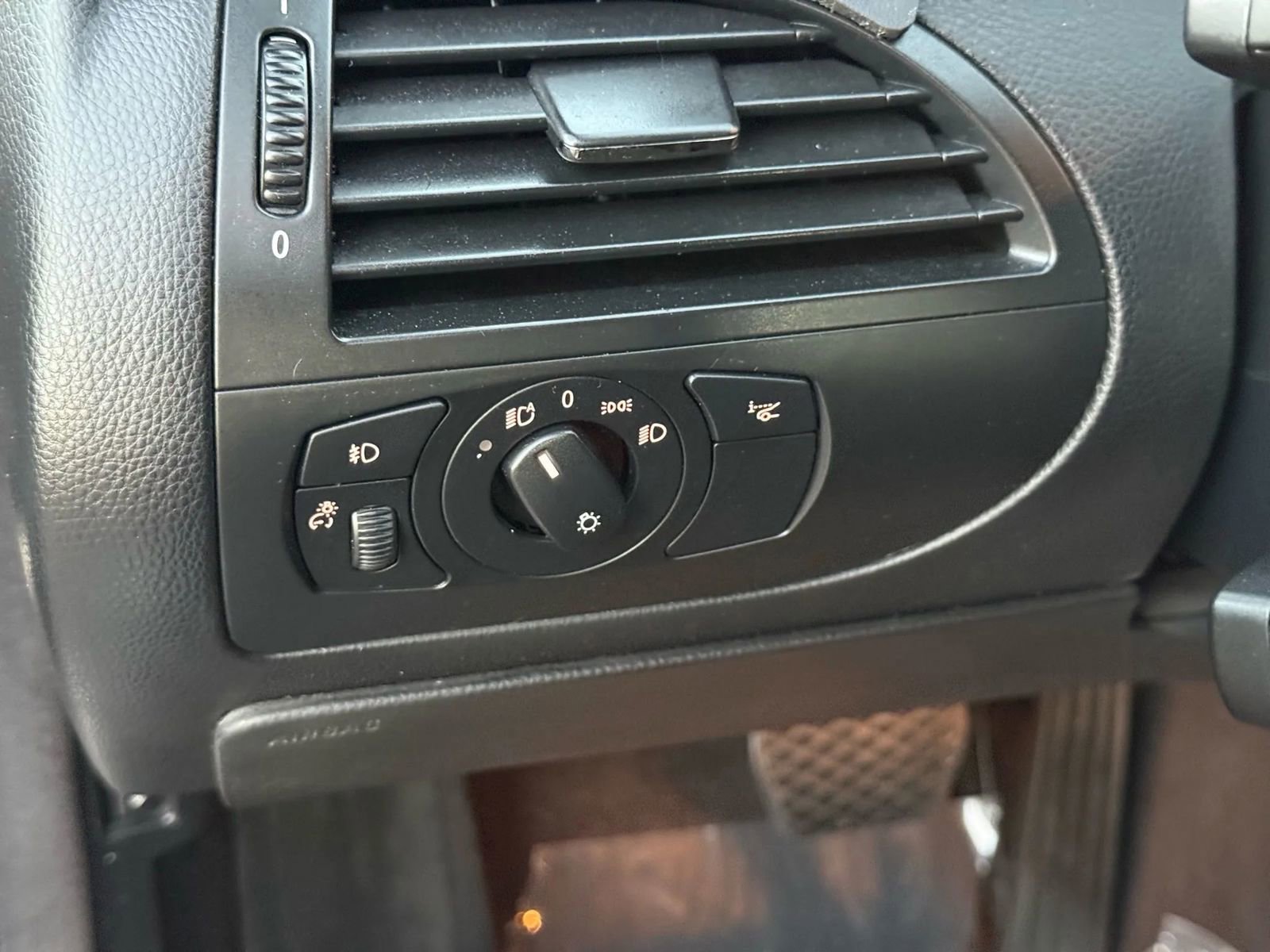 Used 2006 BMW 650i Convertible image 35