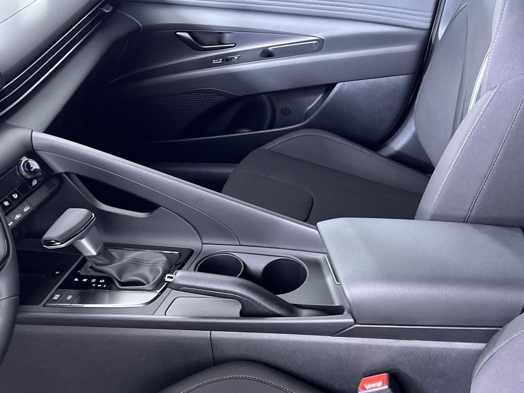 Used 2025 Hyundai Elantra Sport FWD image 22