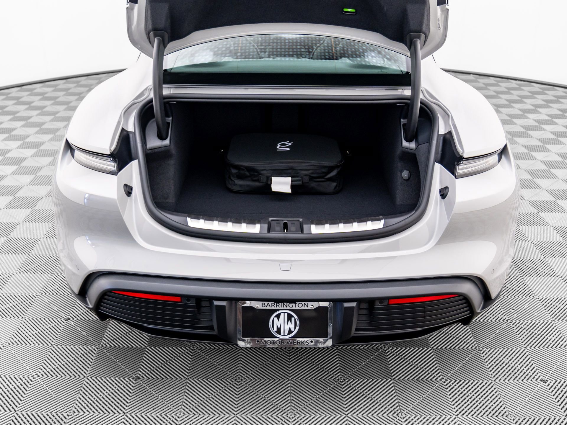 New 2025 Porsche Taycan image 31