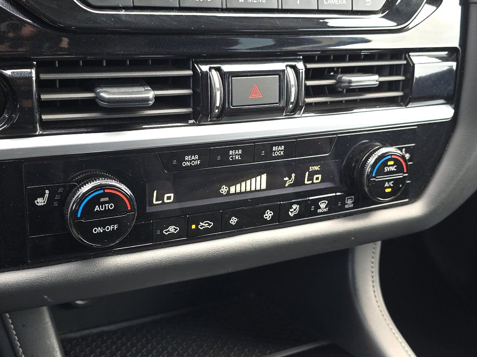 Used 2025 Nissan Pathfinder SV image 20