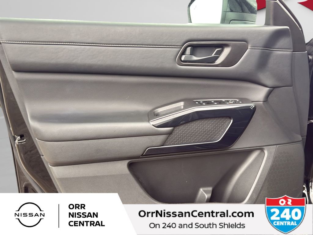 Used 2025 Nissan Pathfinder SV image 20