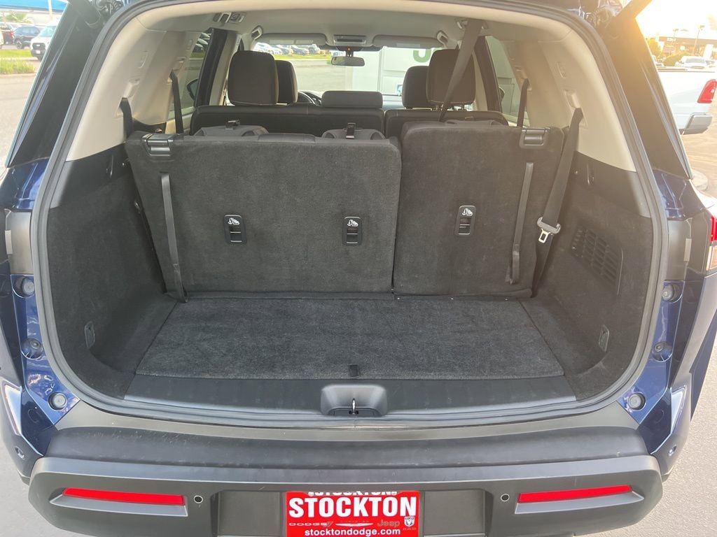 Used 2025 Nissan Pathfinder SV image 39