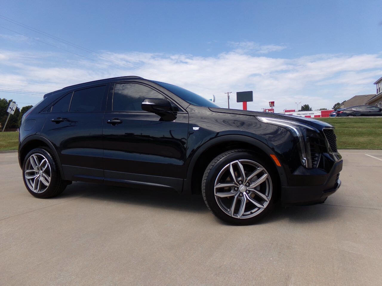 Used 2022 Cadillac XT4 Sport AWD/4WD image 2