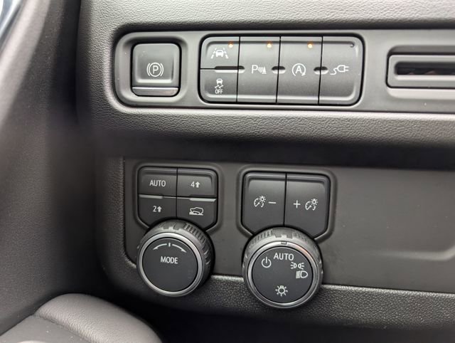 Used 2022 Chevrolet Suburban LT image 22