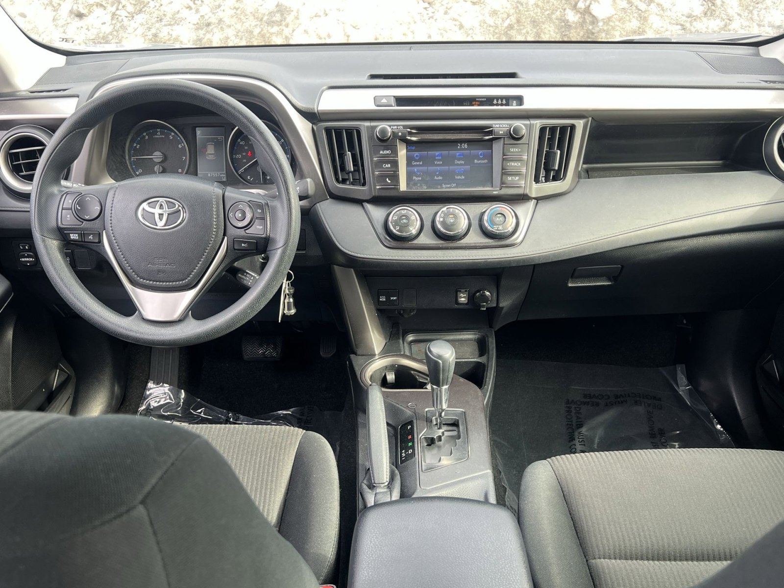 Used 2018 Toyota RAV4 LE image 21
