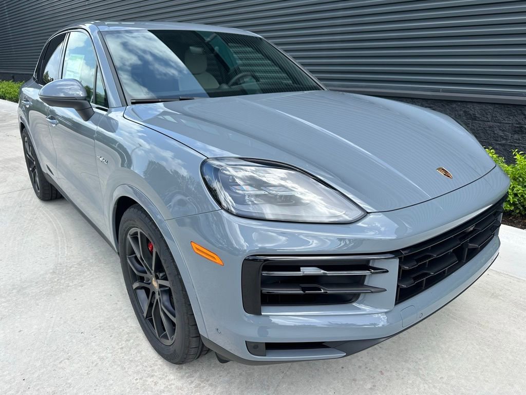 Certified 2025 Porsche Cayenne S AWD/4WD image 10