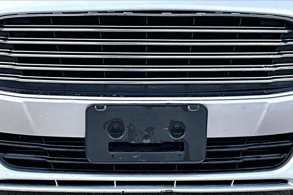 Used 2015 Ford Fusion SE w/ Equipment Group 202A image 12