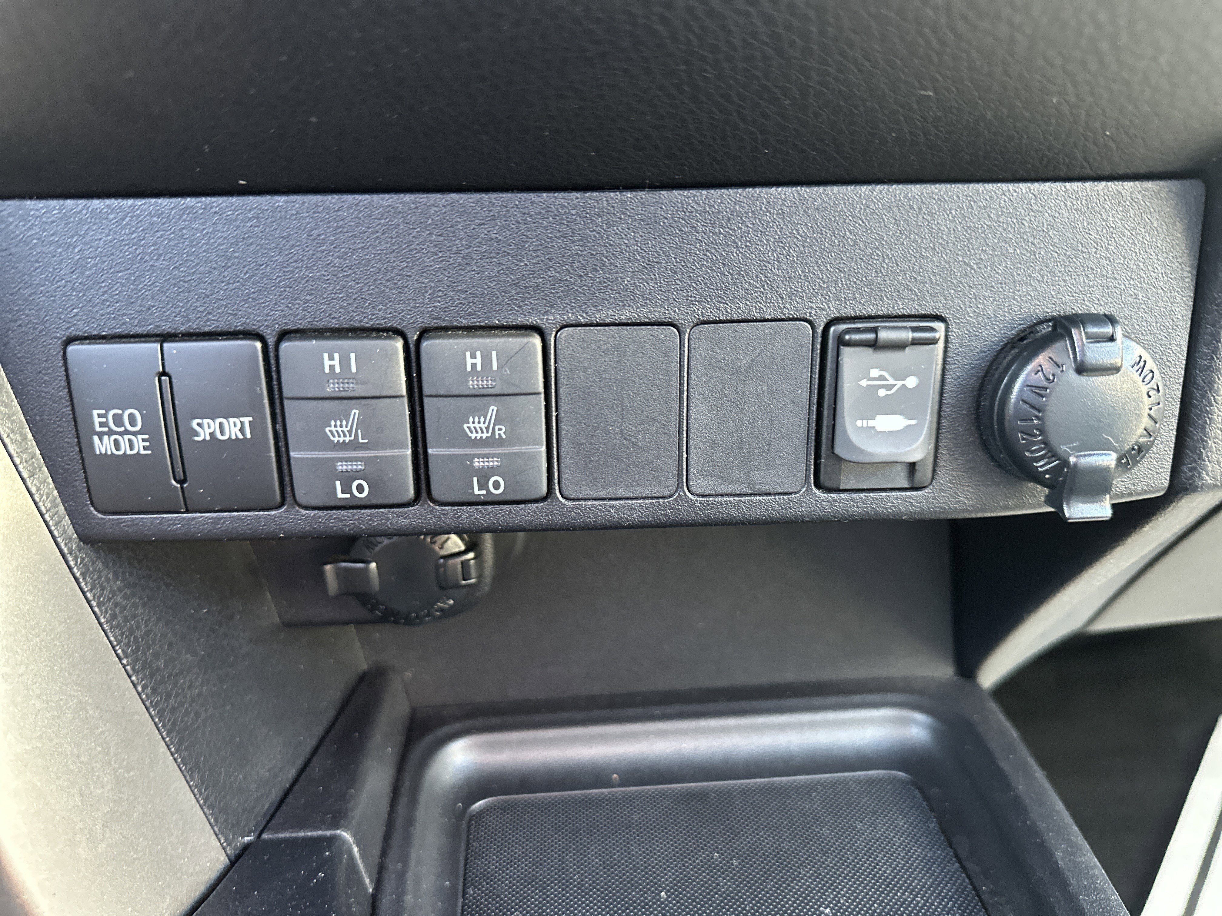 Used 2014 Toyota RAV4 Limited image 28