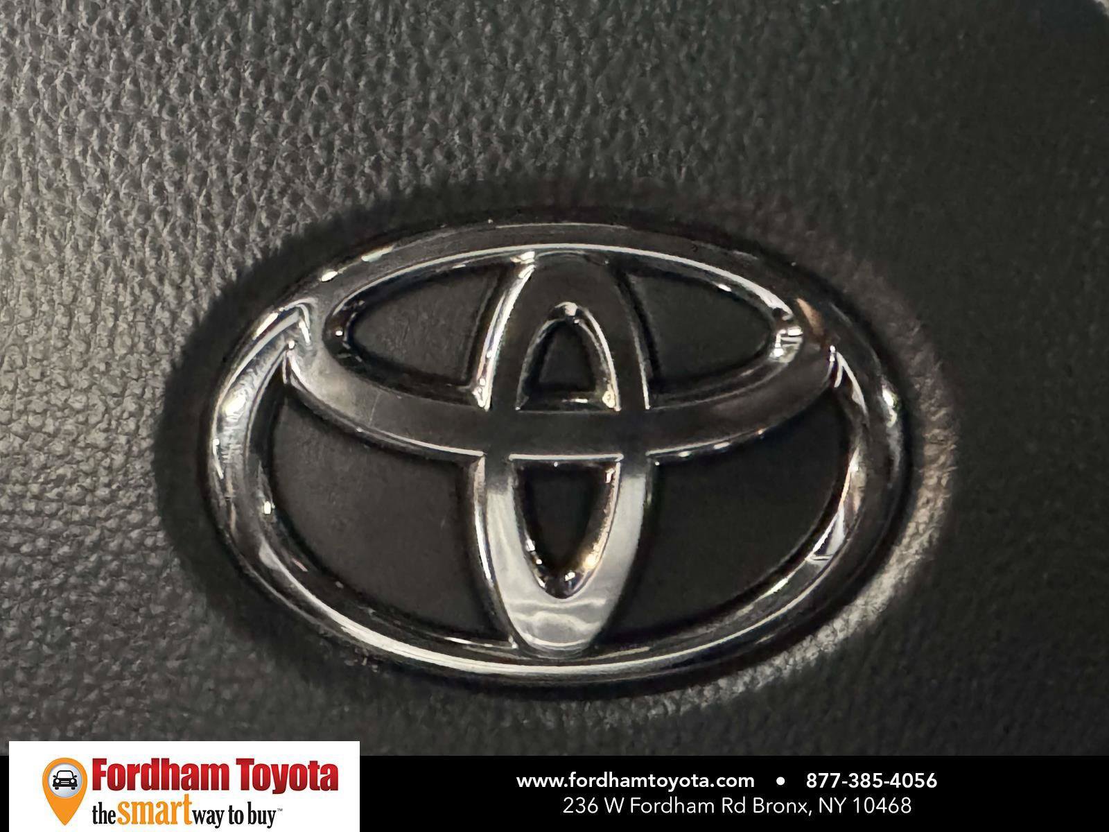 Used 2025 Toyota RAV4 XLE AWD/4WD image 32