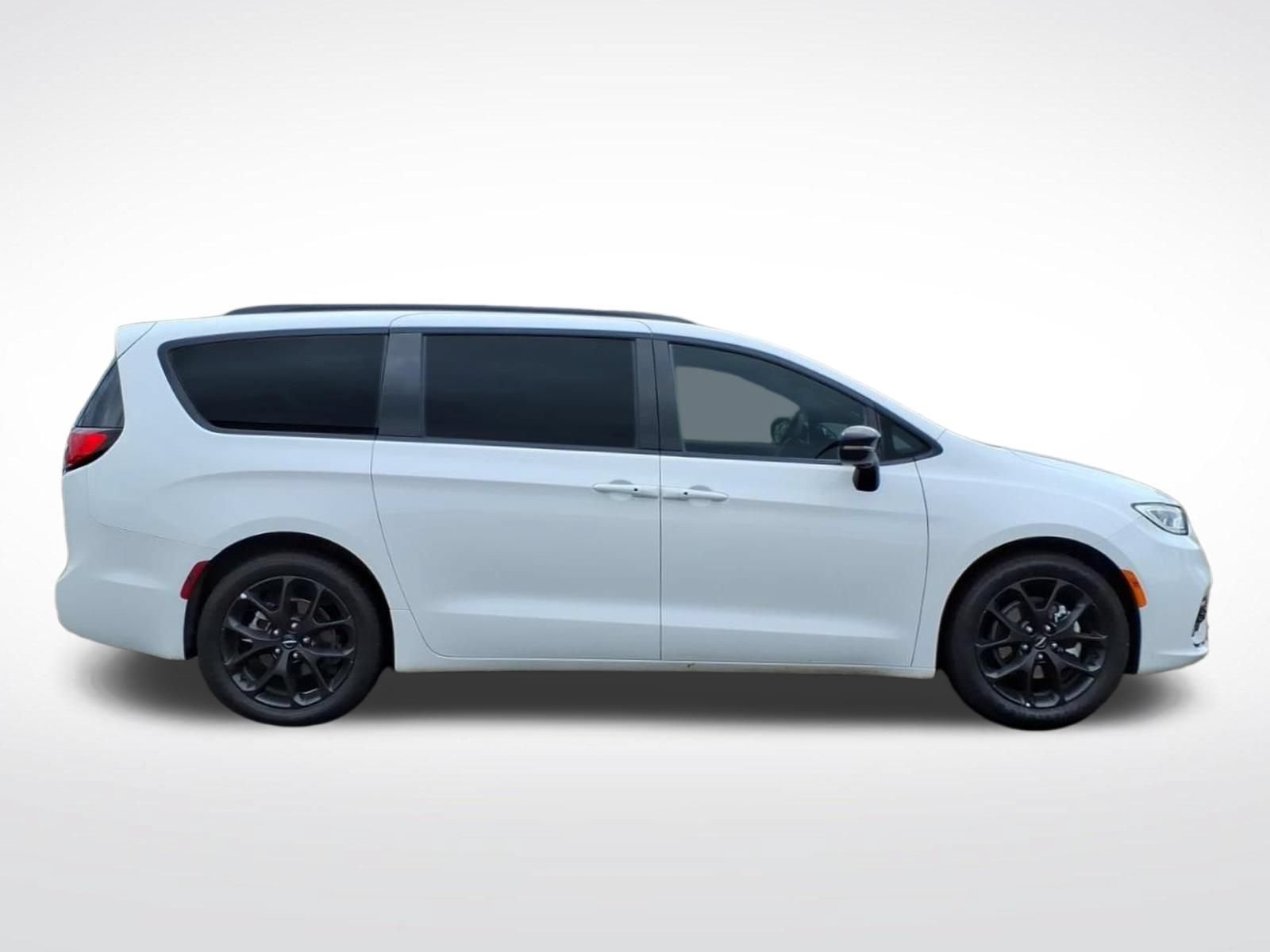 Used 2025 Chrysler Pacifica Limited FWD image 7