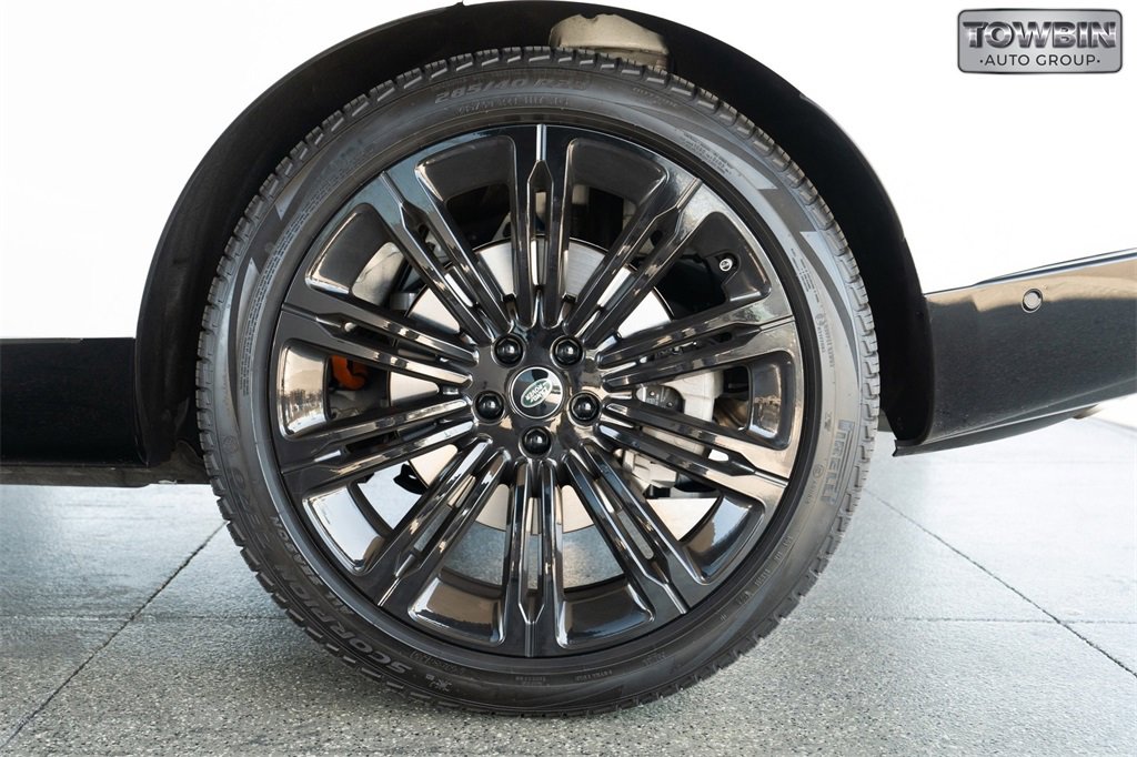 Used 2024 Land Rover Range Rover Long Wheelbase SE image 28