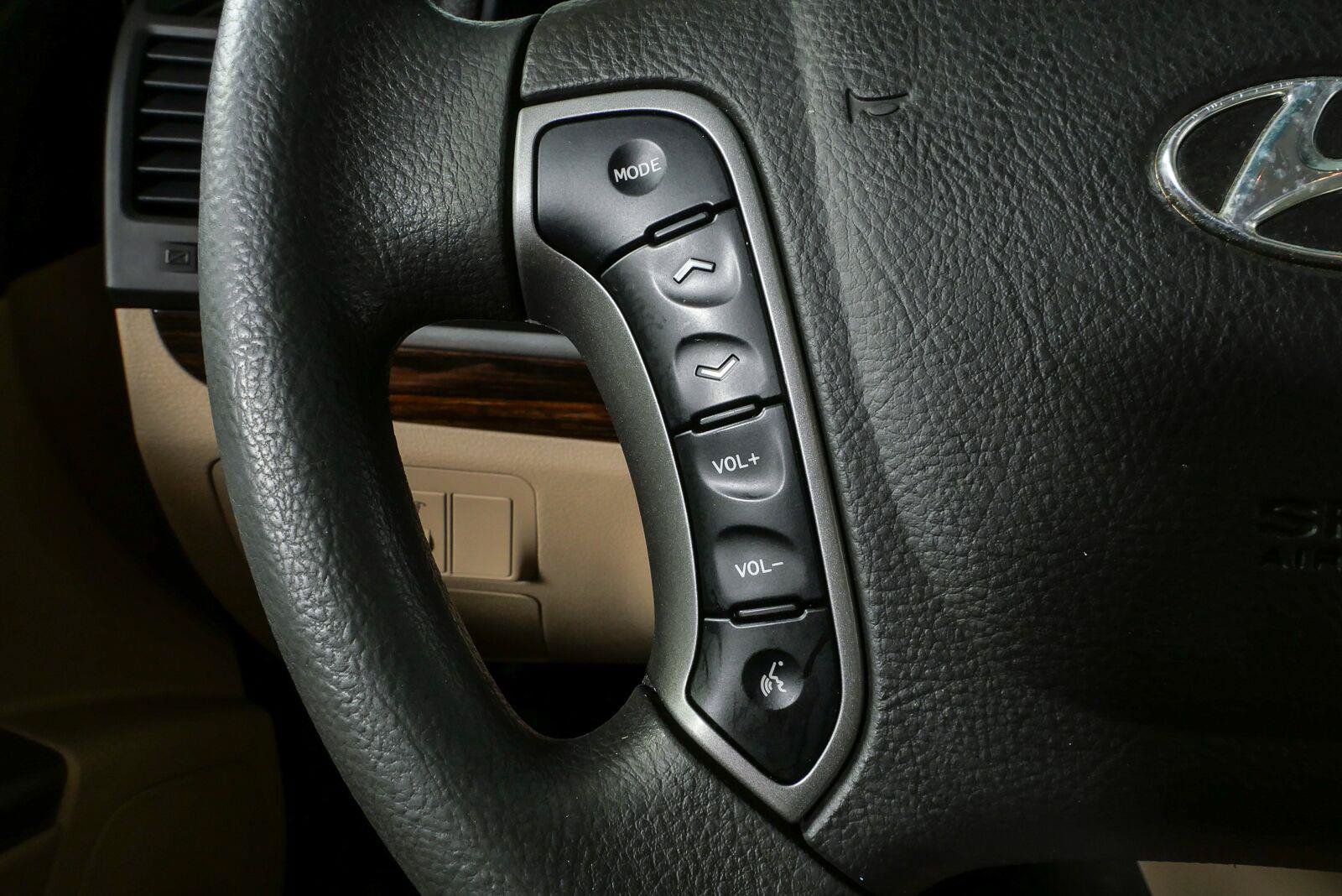 Used 2011 Hyundai Santa Fe GLS FWD image 10