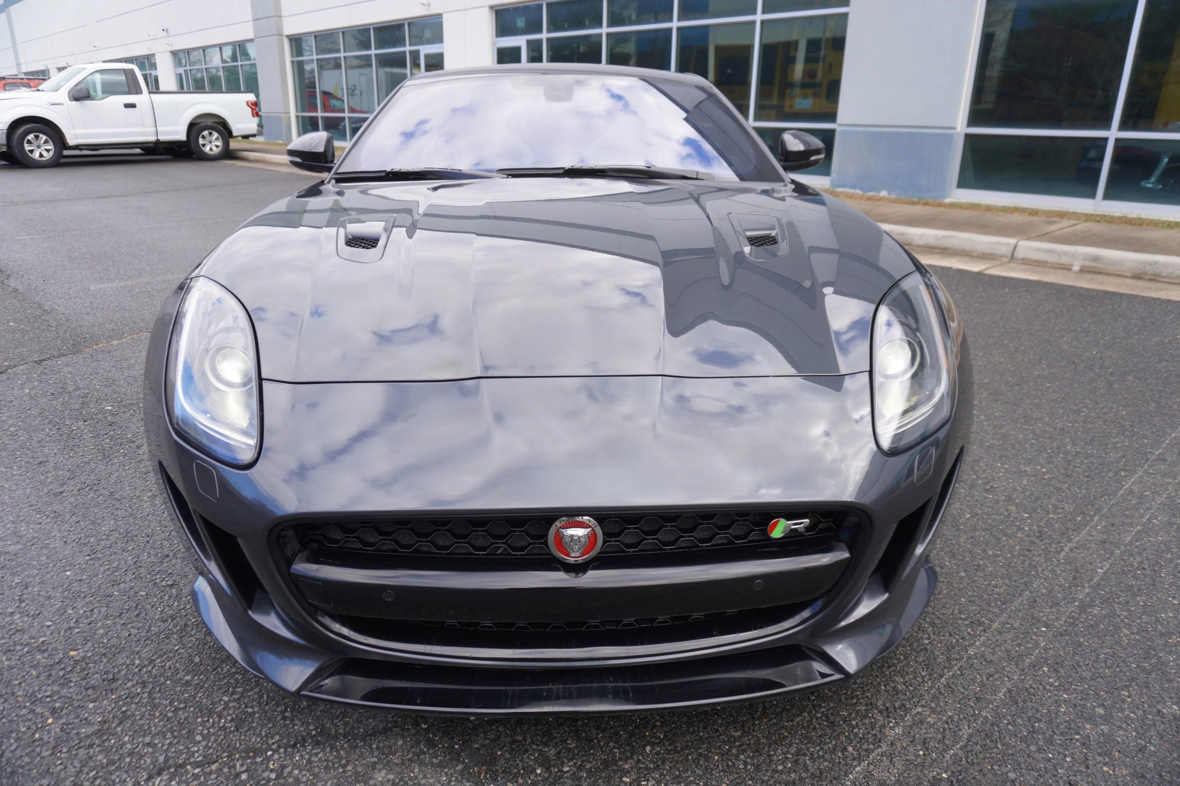 Used 2017 Jaguar F-TYPE R image 3
