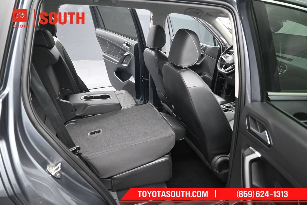 Used 2024 Volkswagen Tiguan SE AWD/4WD image 33
