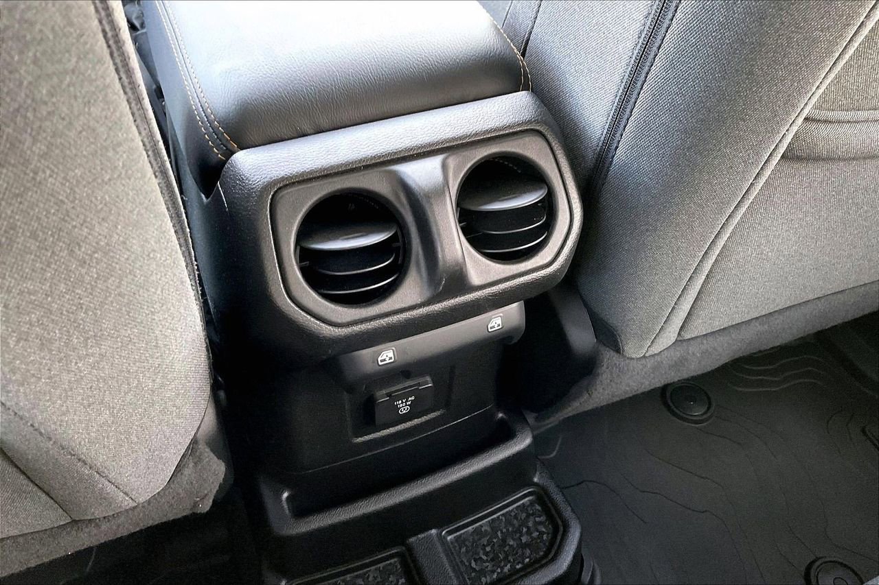 Used 2024 Jeep Wrangler Unlimited Sahara image 16