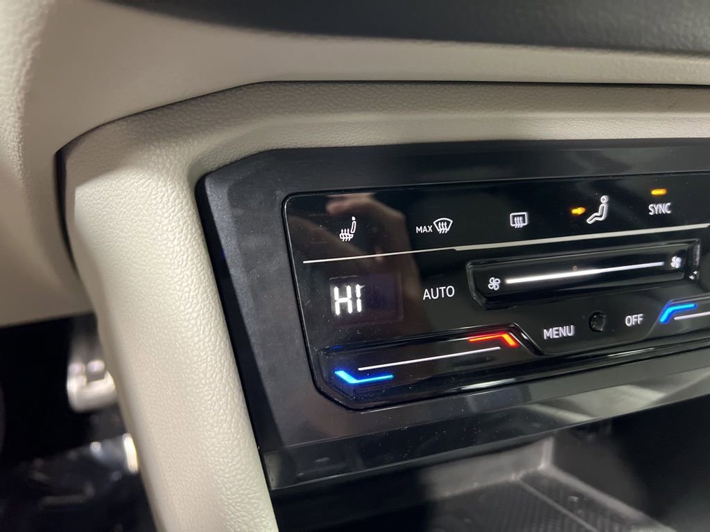 Used 2024 Volkswagen Tiguan SE R-Line image 31