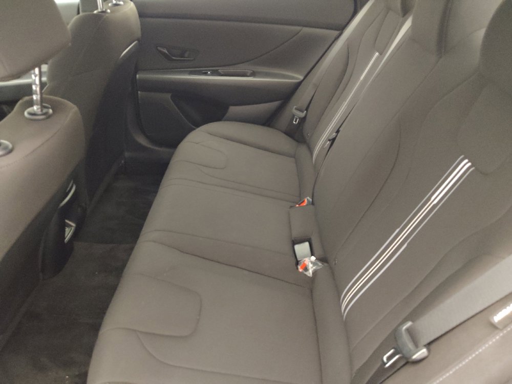 Used 2025 Hyundai Elantra Sport FWD image 18