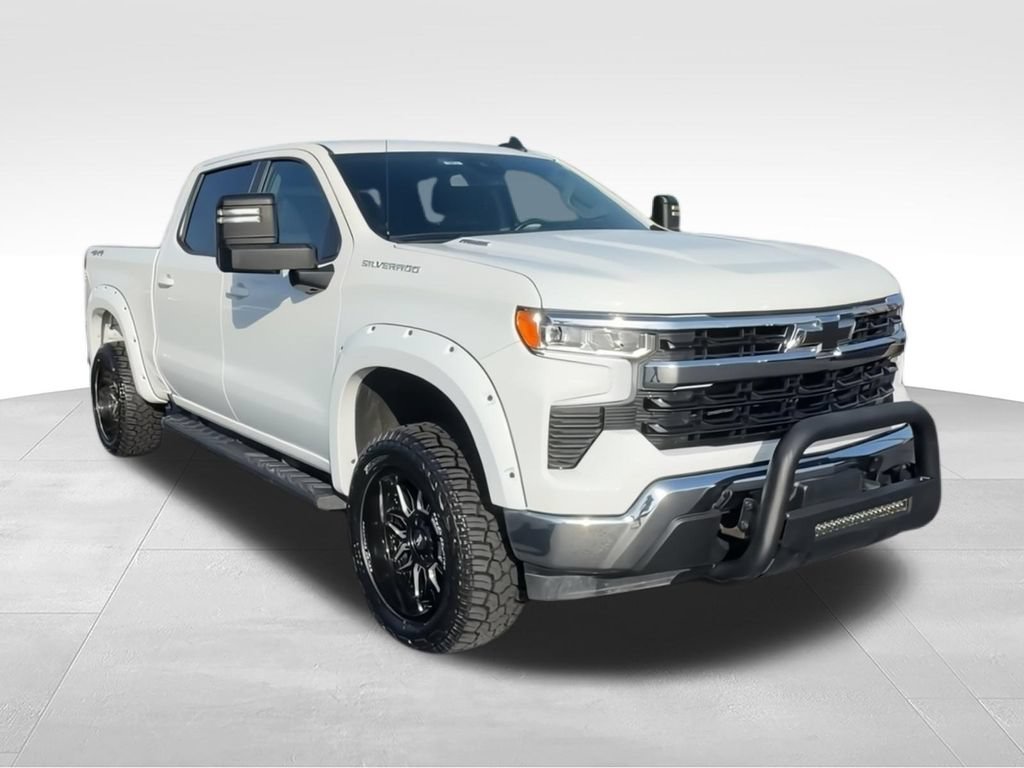 Used 2023 Chevrolet Silverado 1500 LT AWD/4WD image 3