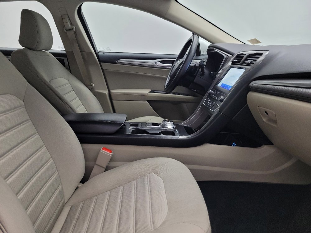 Used 2020 Ford Fusion SE image 21