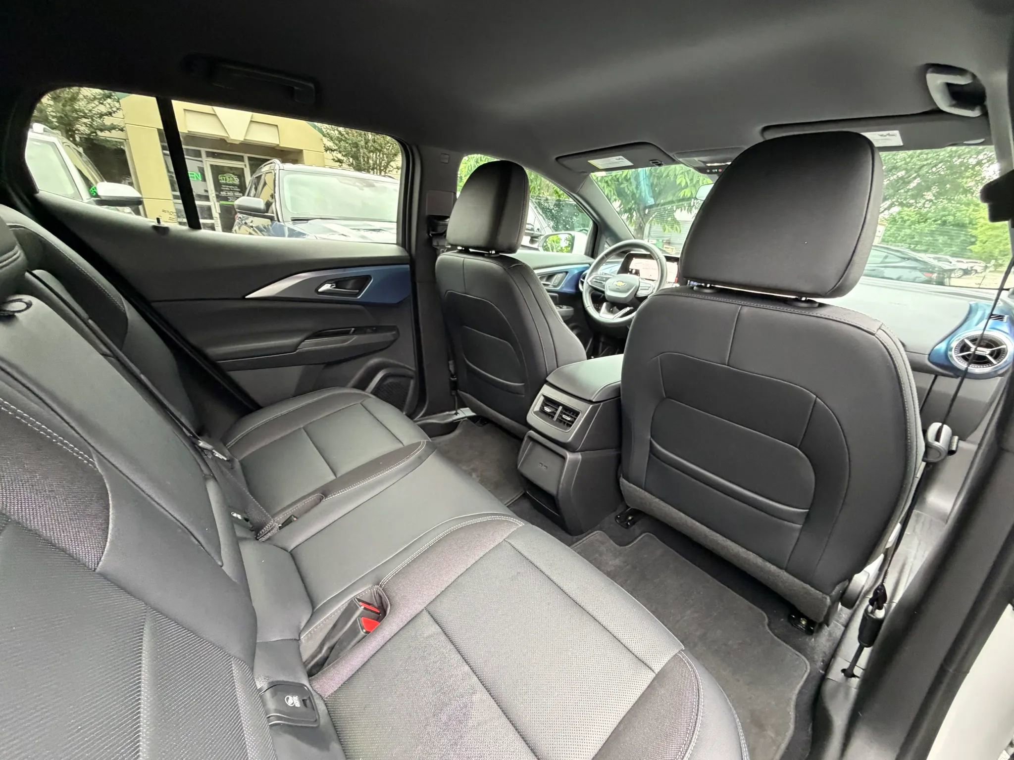 Used 2024 Chevrolet Equinox EV LT FWD image 19