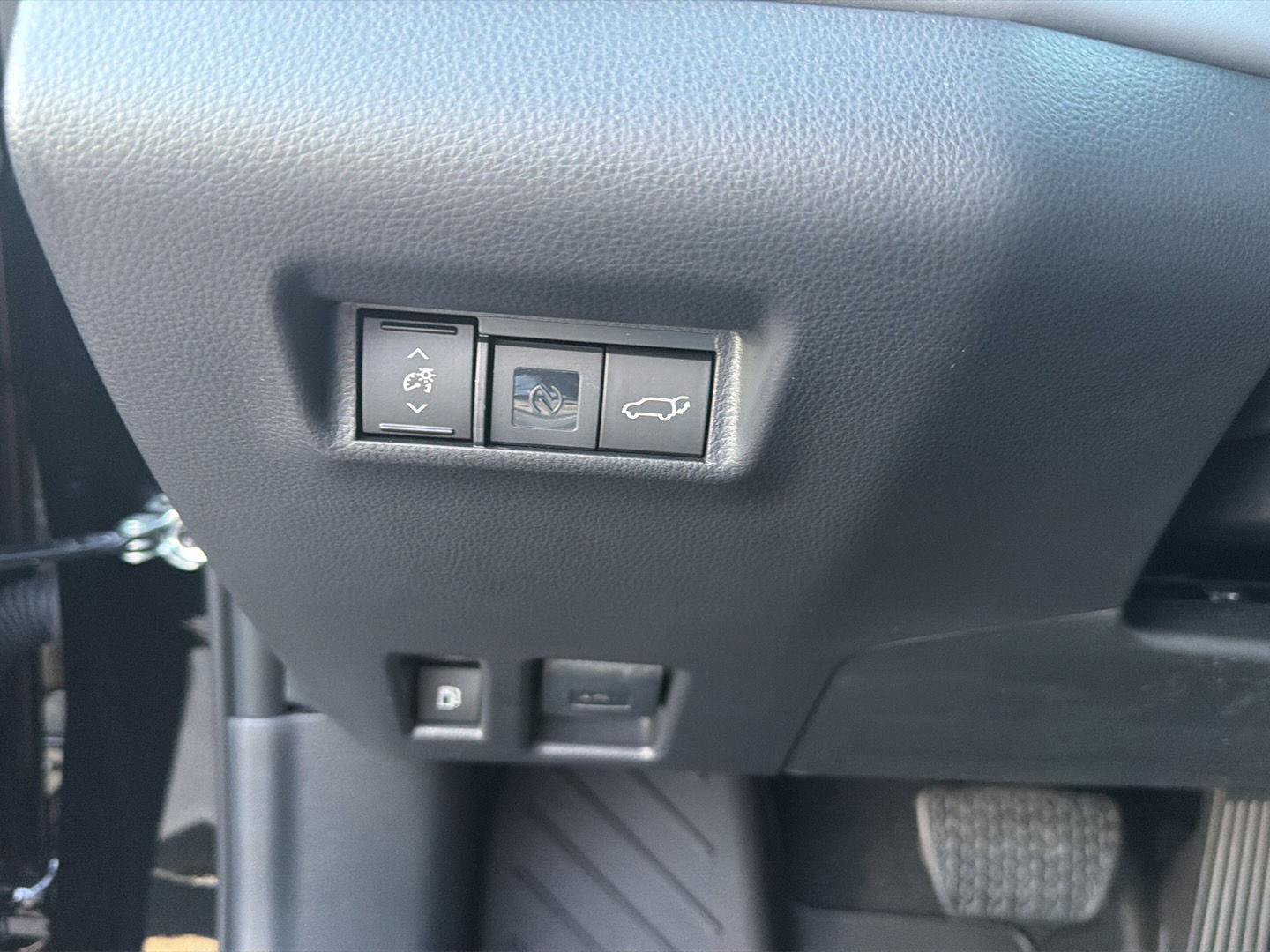 New 2026 Toyota RAV4 XSE w/ Illumination Package (TMS) AWD/4WD image 19