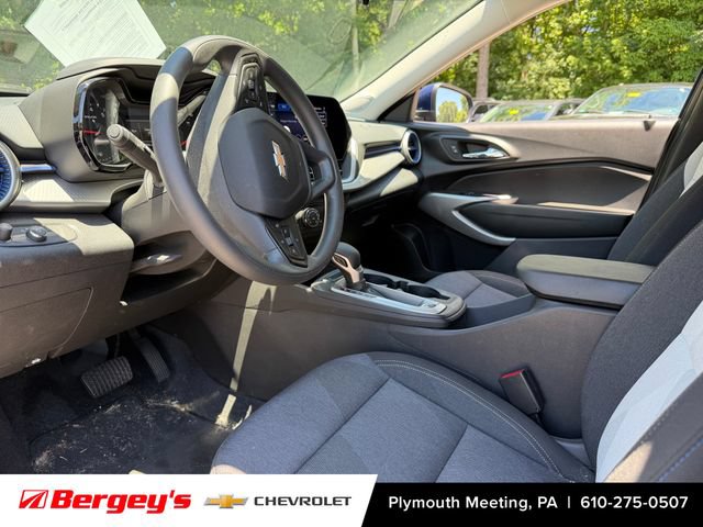Used 2024 Chevrolet Trax LS w/ LS Convenience Package FWD image 9
