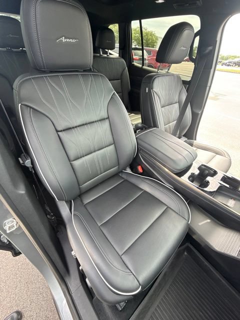 Used 2025 Buick Enclave Avenir w/ Super Cruise Package AWD/4WD image 38