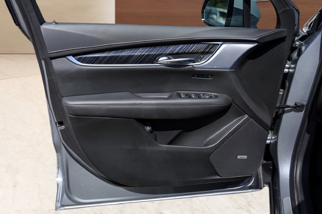 Certified 2025 Cadillac XT6 Premium Luxury FWD image 25