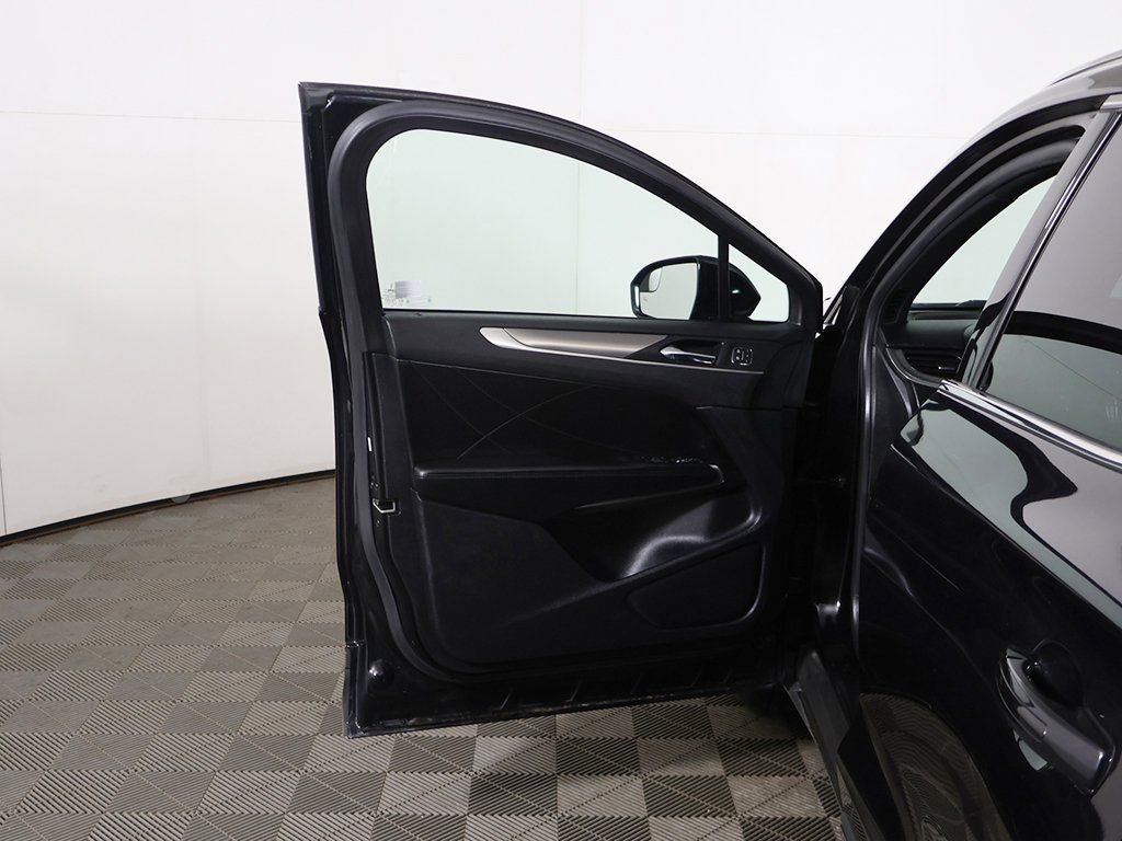 Used 2019 Lincoln MKC Premiere image 15