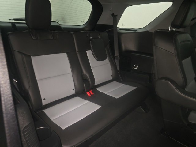 Used 2023 Ford Explorer XLT w/ Equipment Group 202A image 8