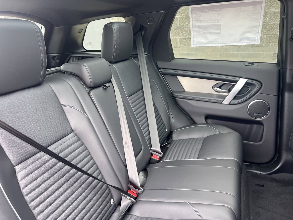 New 2025 Land Rover Discovery Sport Dynamic SE image 16