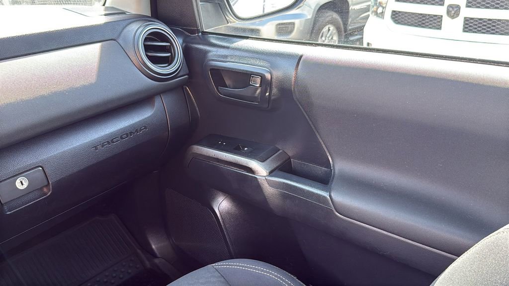 Used 2021 Toyota Tacoma SR5 w/ Trail Edition image 29