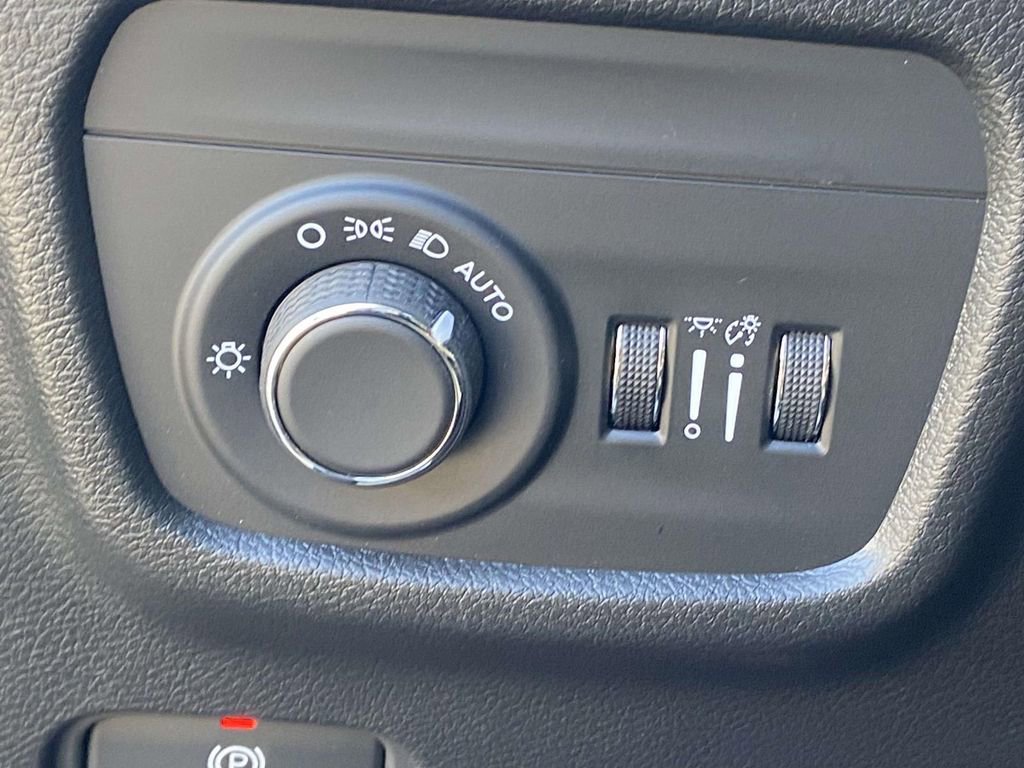 Used 2024 Jeep Grand Cherokee L Altitude image 30