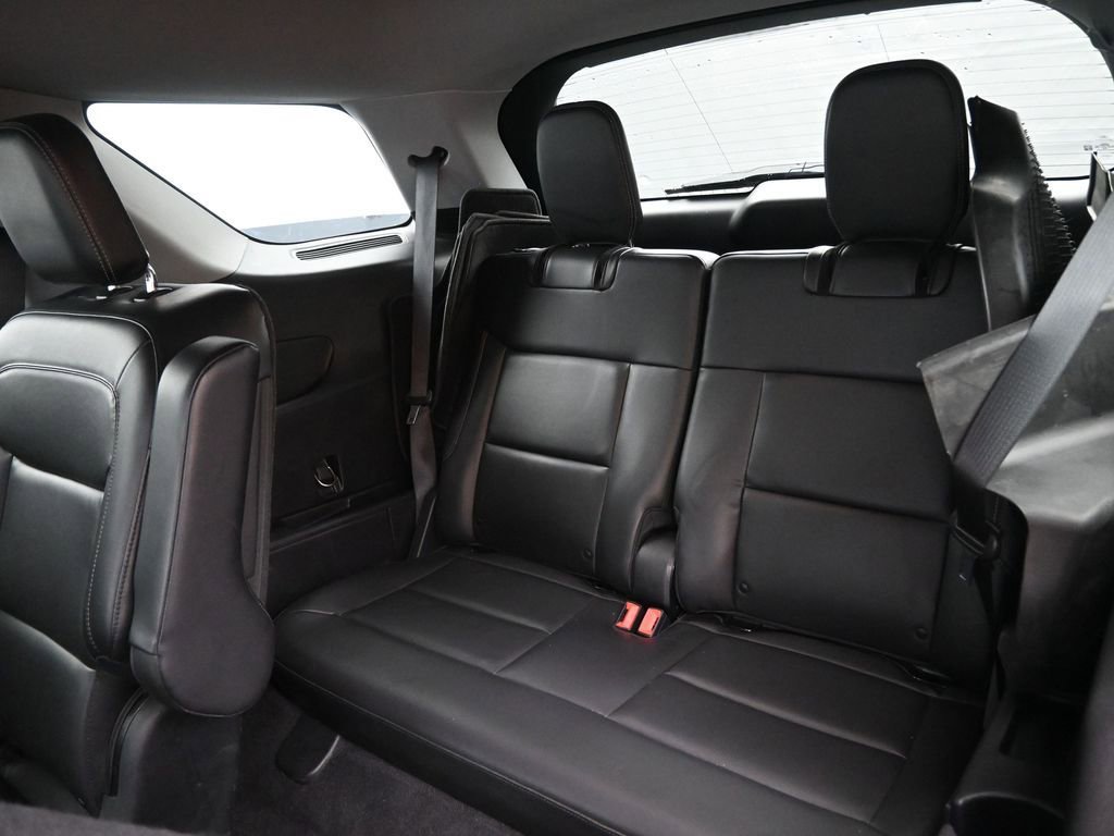 Used 2022 Ford Explorer XLT w/ Equipment Group 202A image 27