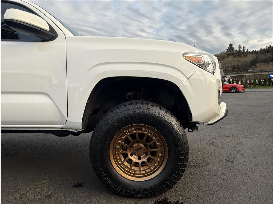 Used 2019 Toyota Tacoma SR w/ SR Convenience Package image 11