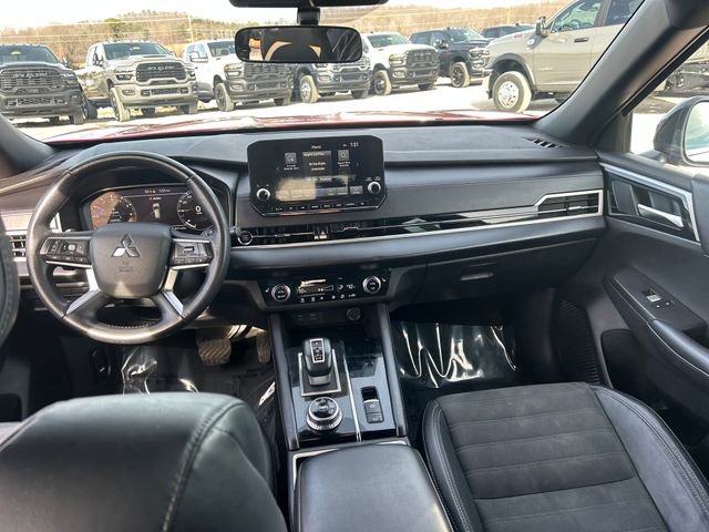 Used 2023 Mitsubishi Outlander SE Black Edition image 11