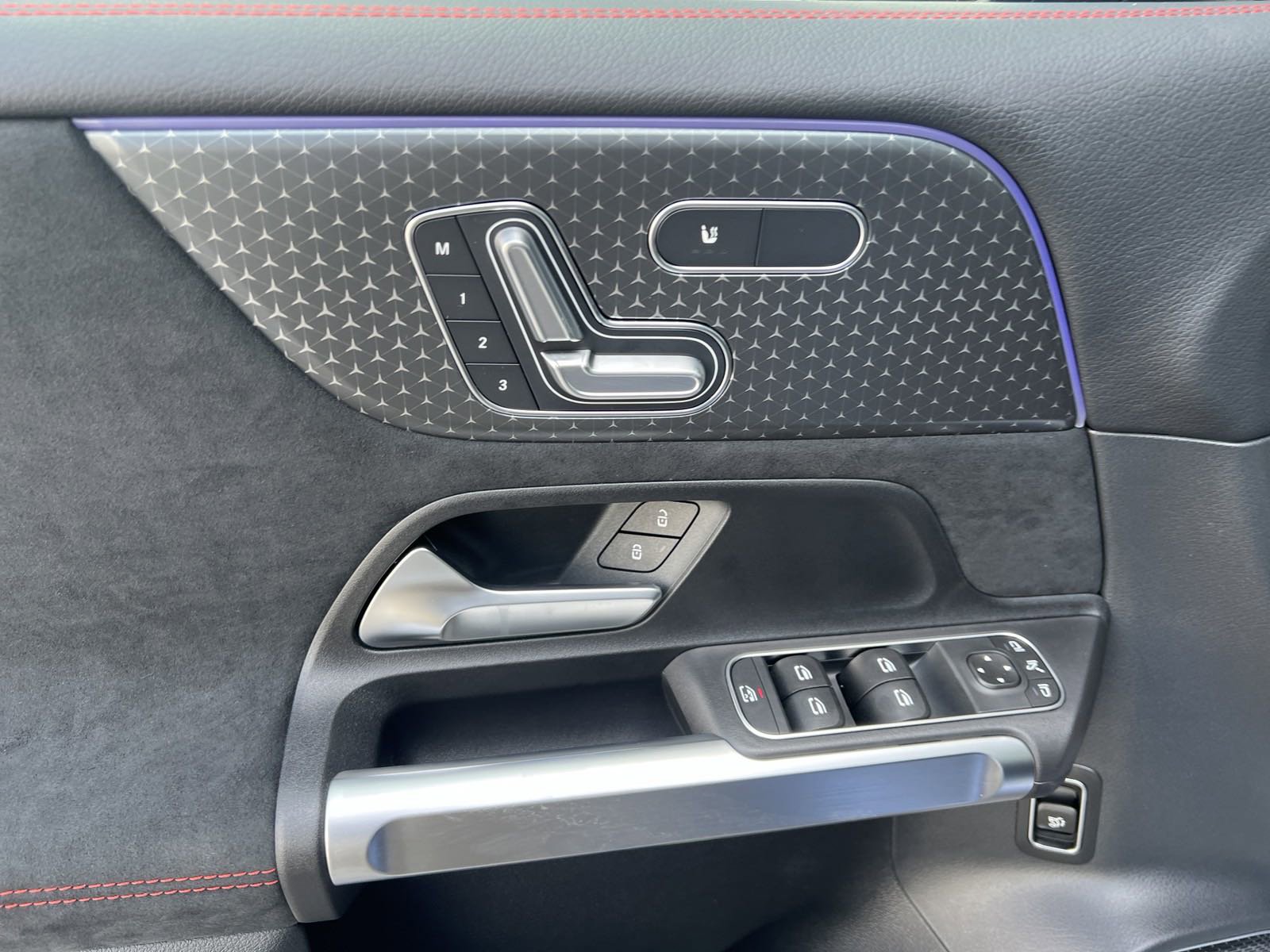 Certified 2024 Mercedes-Benz GLB 250 image 17