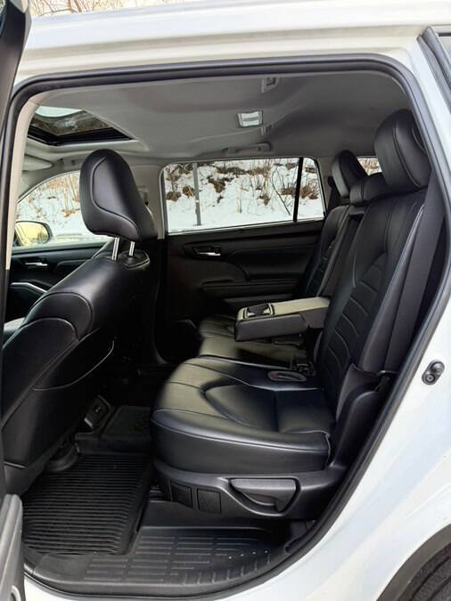 Used 2022 Toyota Highlander XLE image 26