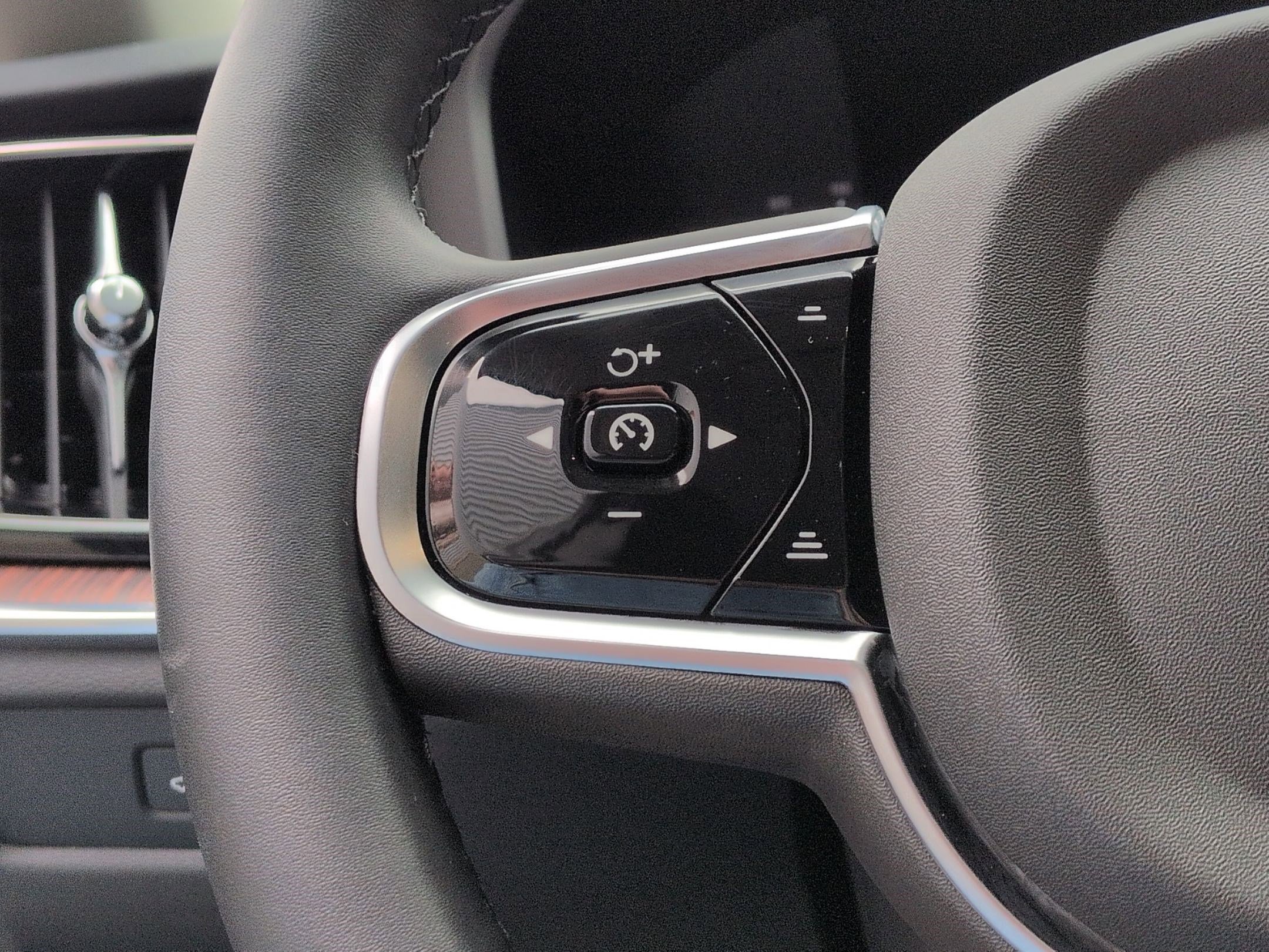 Used 2025 Volvo S60 T8 Plus image 18