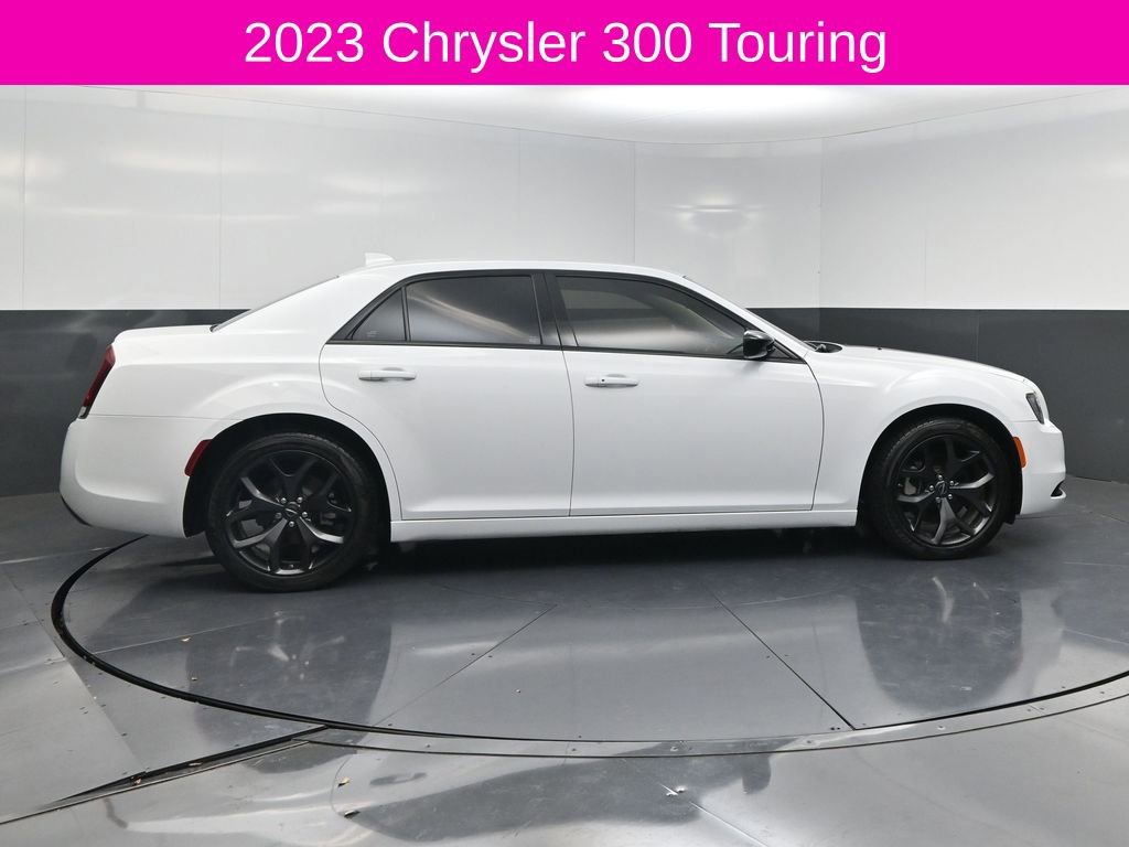 Used 2023 Chrysler 300 Touring w/ Sport Appearance Package image 4