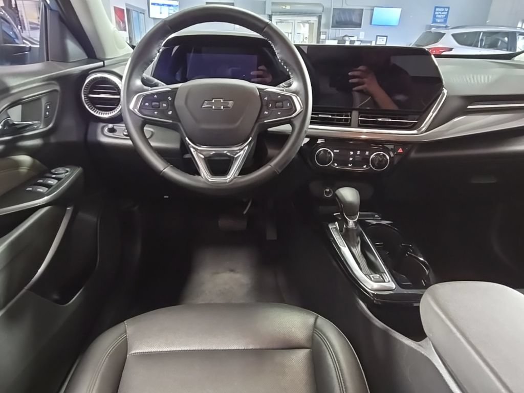Used 2025 Chevrolet Trax ACTIV w/ Driver Confidence Package FWD image 28