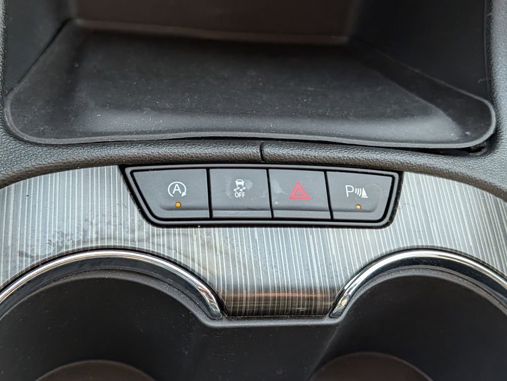 Used 2023 GMC Acadia SLT w/ Technology Package image 44