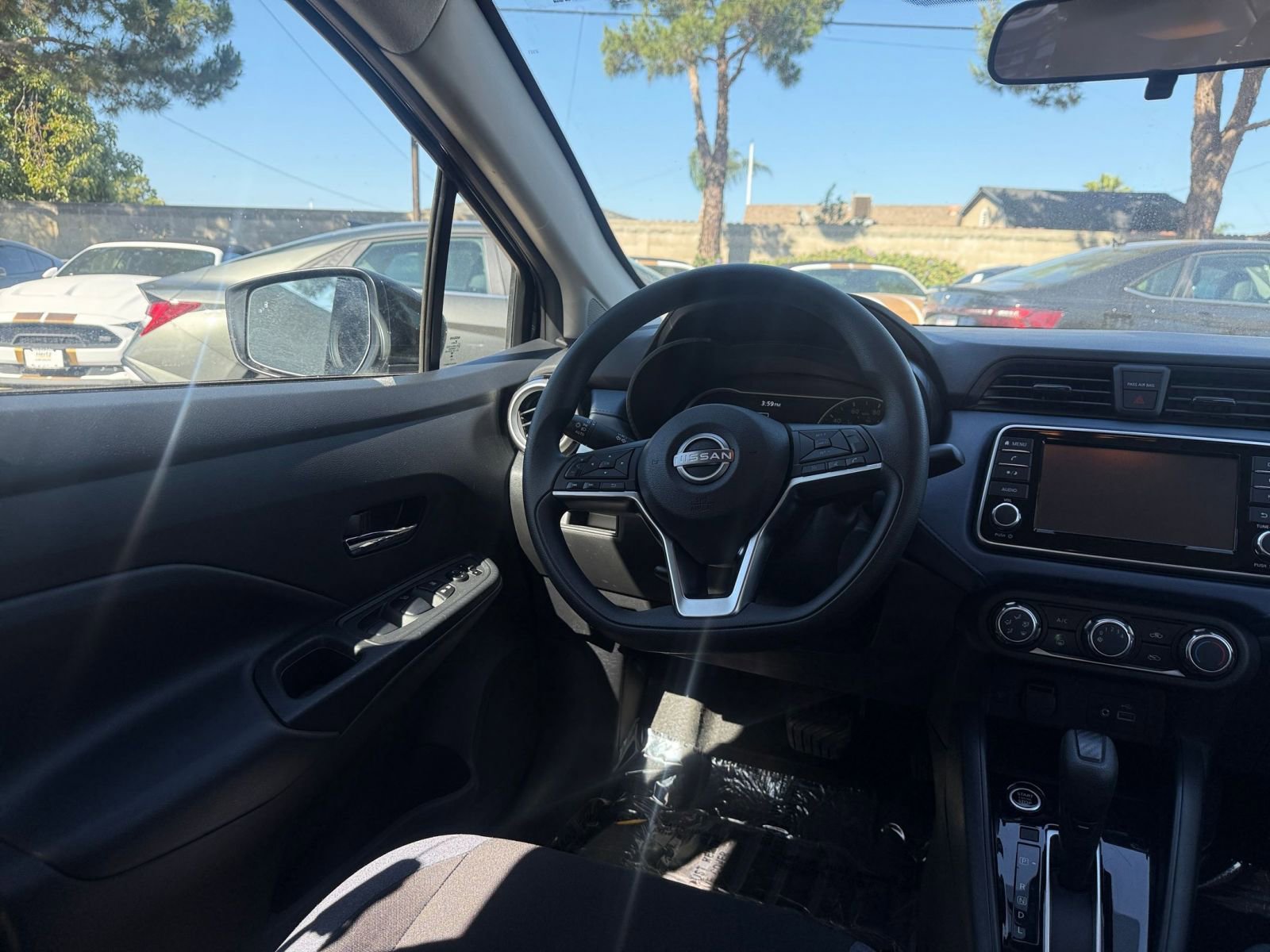 Used 2025 Nissan Versa SV image 30