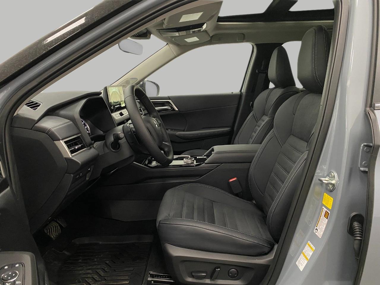 New 2026 Mitsubishi Outlander AWD image 32