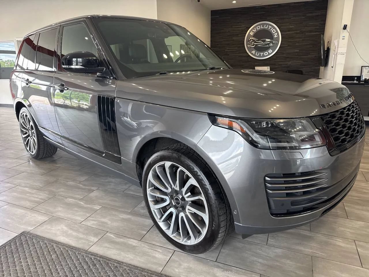 Used 2019 Land Rover Range Rover HSE AWD/4WD image 2