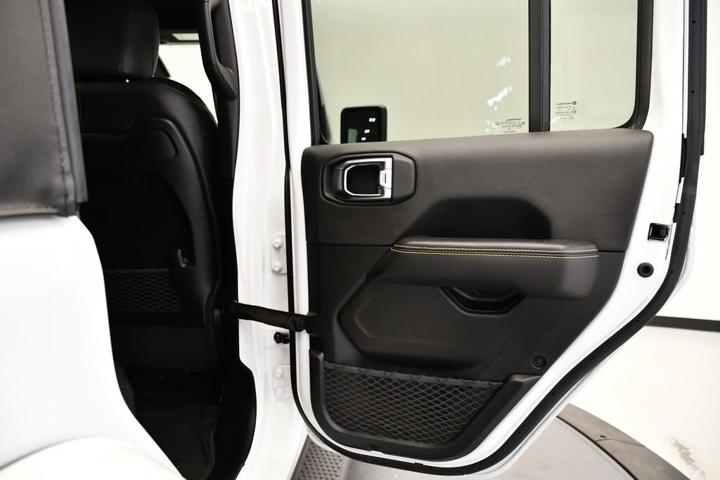 Used 2025 Jeep Wrangler Sahara image 45