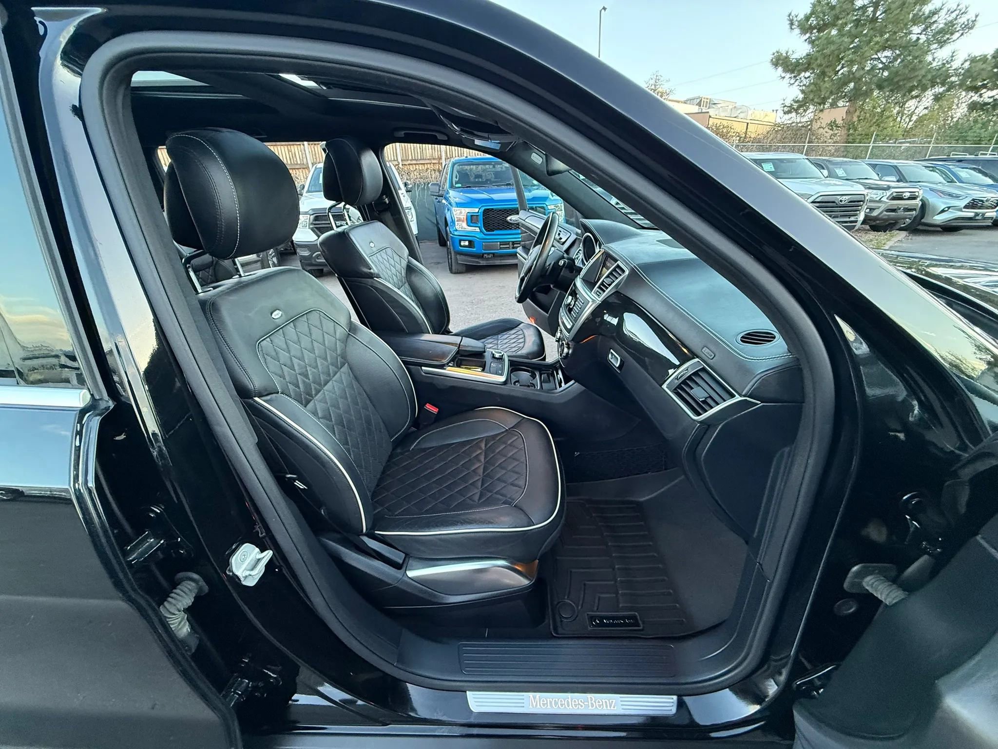 Used 2015 Mercedes-Benz GL 550 4MATIC image 27