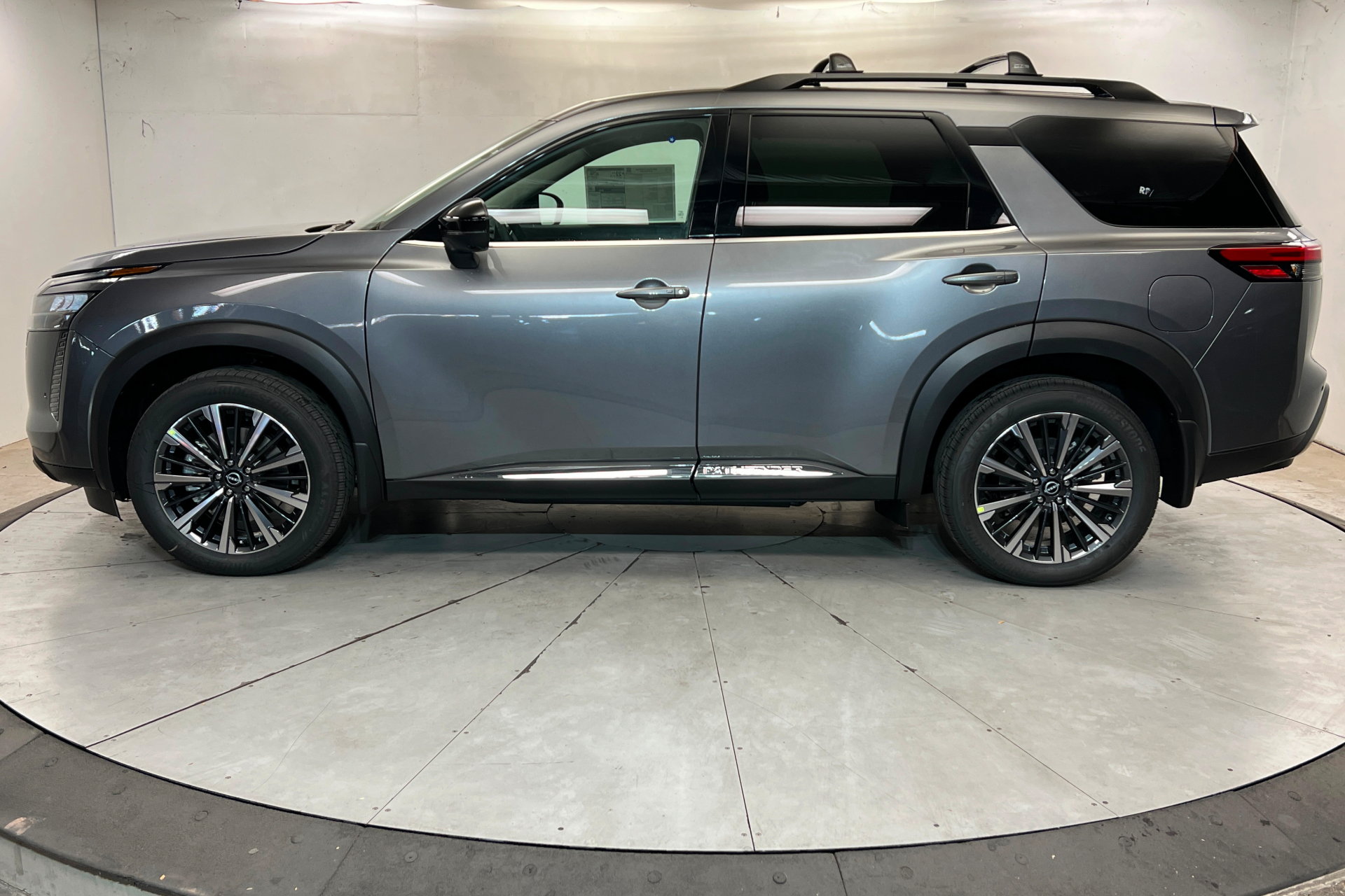 New 2026 Nissan Pathfinder Platinum w/ Cargo Package AWD/4WD image 2