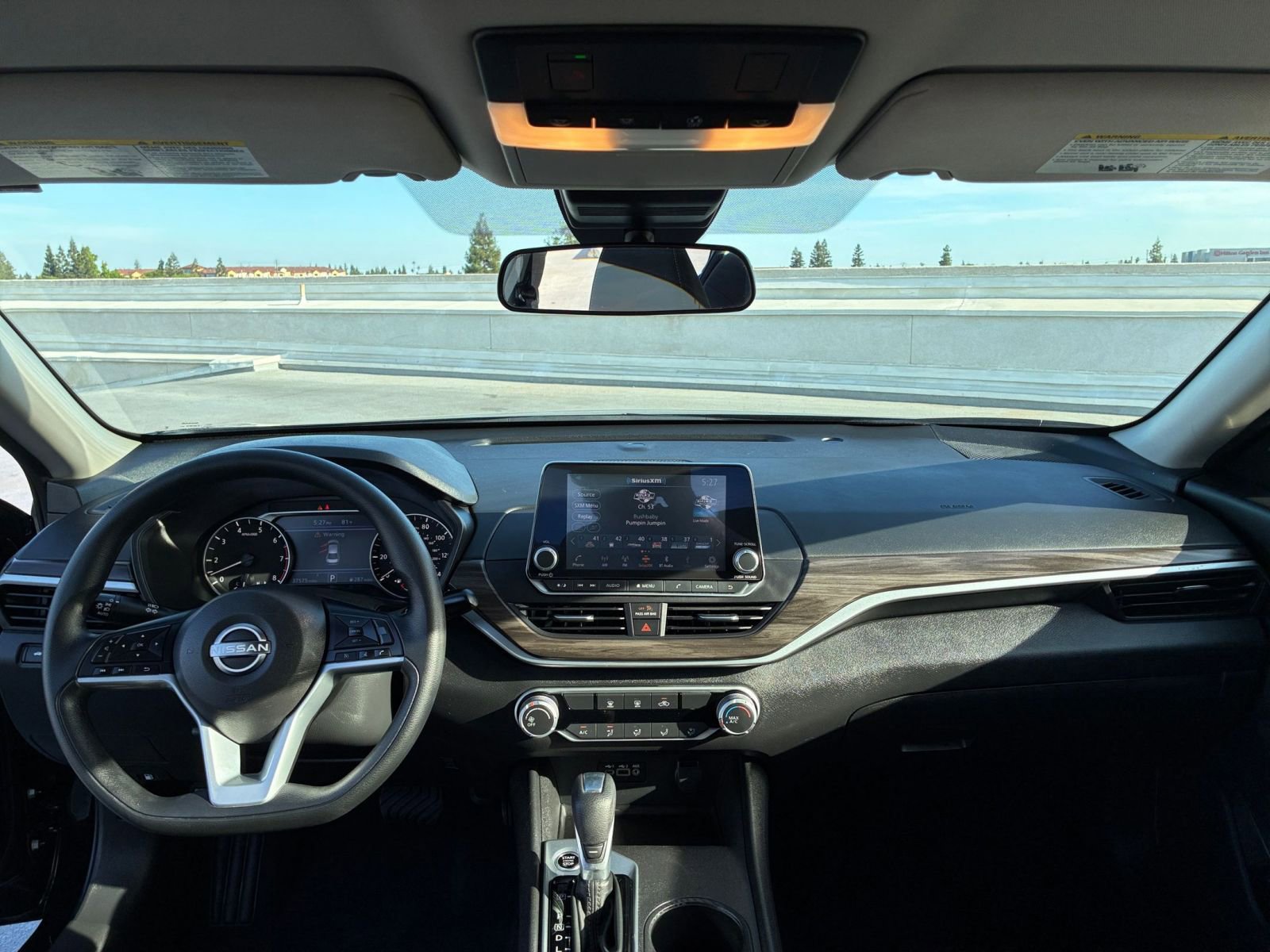 Used 2025 Nissan Altima 2.5 SV image 33