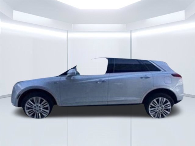 Used 2017 Cadillac XT5 Premium Luxury FWD image 2